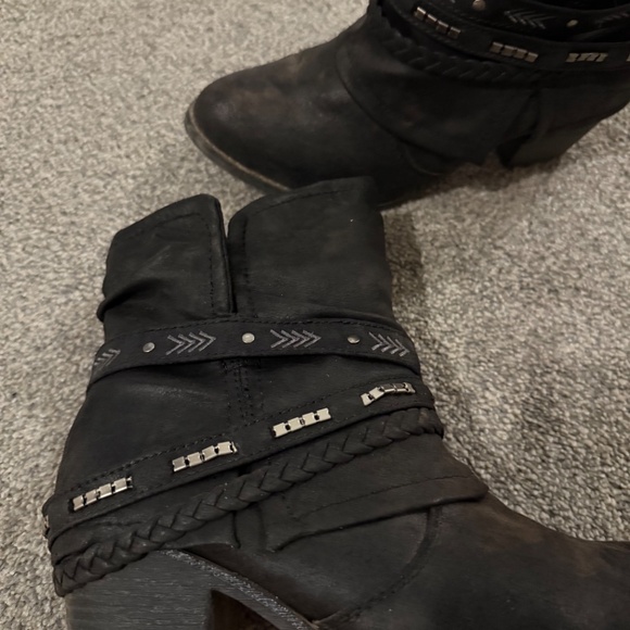 Short booties - Picture 2 of 2